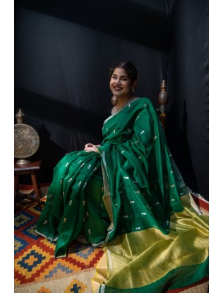 Eknaliya Woven Booti Saree
