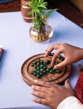 Brainvita Game for Fun & Joy - Artisan David Kumar