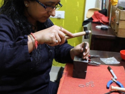 From Threads to Treasures: How Jewellery Craft Shops are Reinventing Accessories